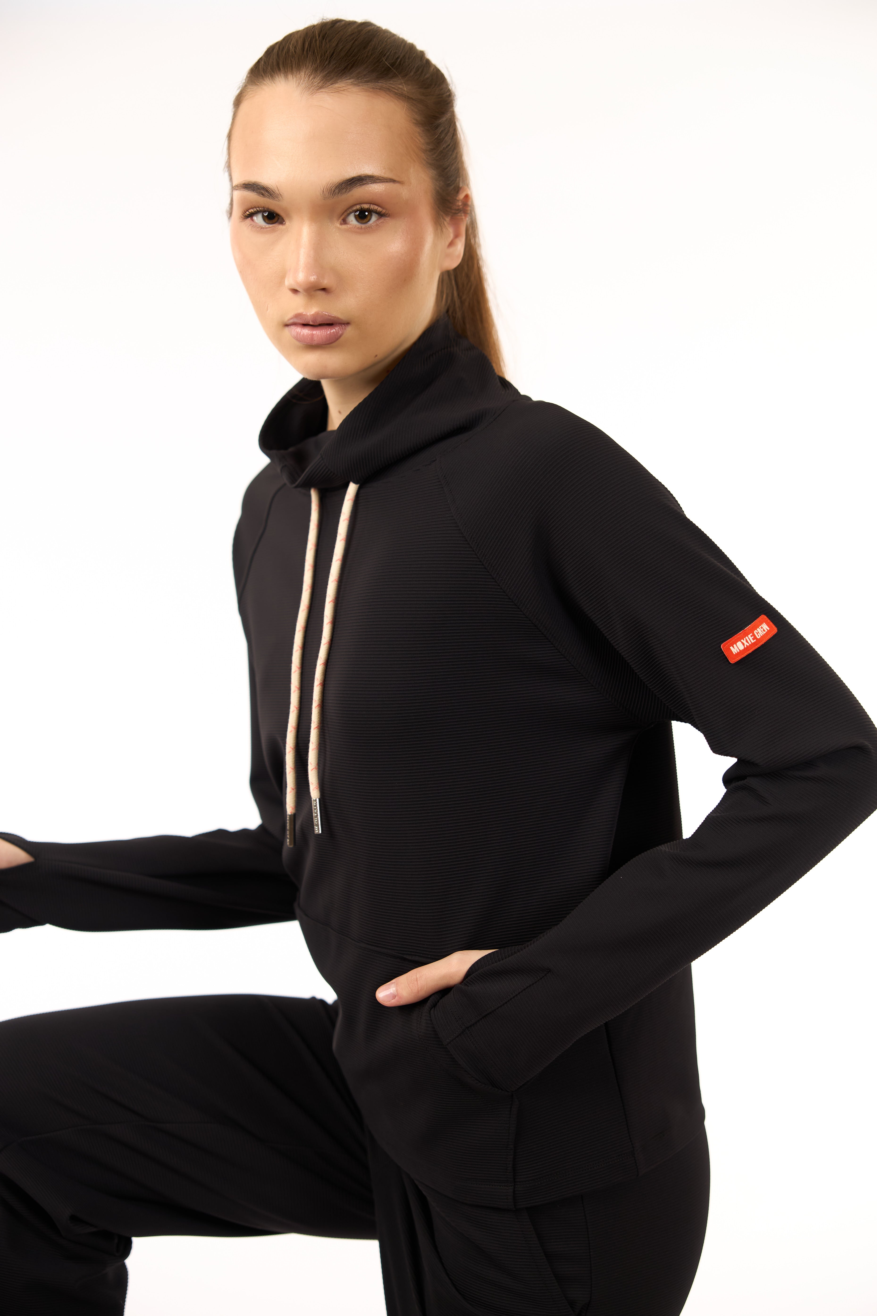 MOXIE FUNNEL NECK PULLOVER/Black Eagle